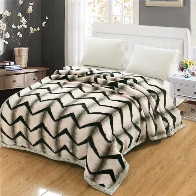Зимнее одеяло утолщённое рашель, 150 x 200–200 x 230 см, декоративный крупный рисунок — подарок