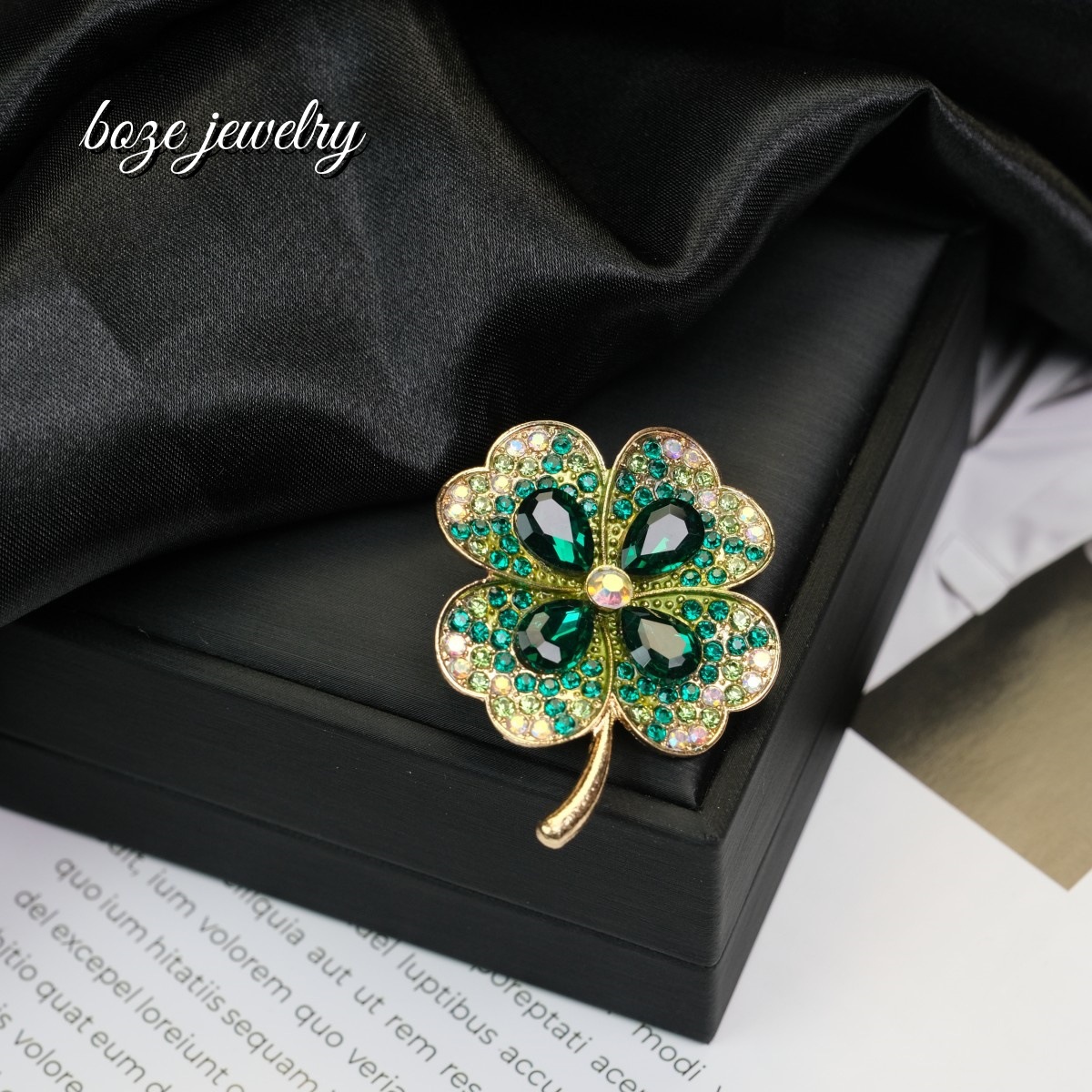 Artistic Style Full Diamond Four-Leaf Clover Brooch for Women, High-End Brooch, Elegant Suit, Colored Diamond Brooch, Anti-Exposure Accessory