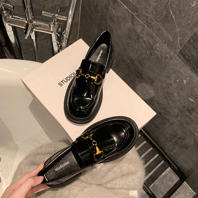 Primavera nuevo estilo británico retro hebilla de metal Lefu zapatos de cuero de punta redonda boca baja zapatos de cuero negro C99-1 femenino