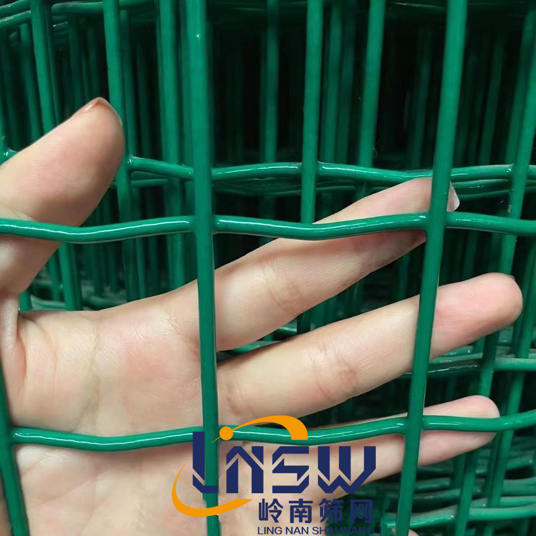 出口标准工程级塑粉草绿色荷兰网 包胶铁丝围栏网 市政围栏波浪网