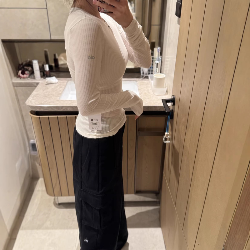 Original Alo Ribbed Slim-Fit Long-Sleeve T-Shirt for Women, New Simple Versatile Round-Neck Base Shirt, Slimming Inner Top Original Alo Ribbed Slim-Fit Long-Sleeve T-Shirt for Women, New Simple Versatile Round-Neck Base Shirt, Slimming Inner Top