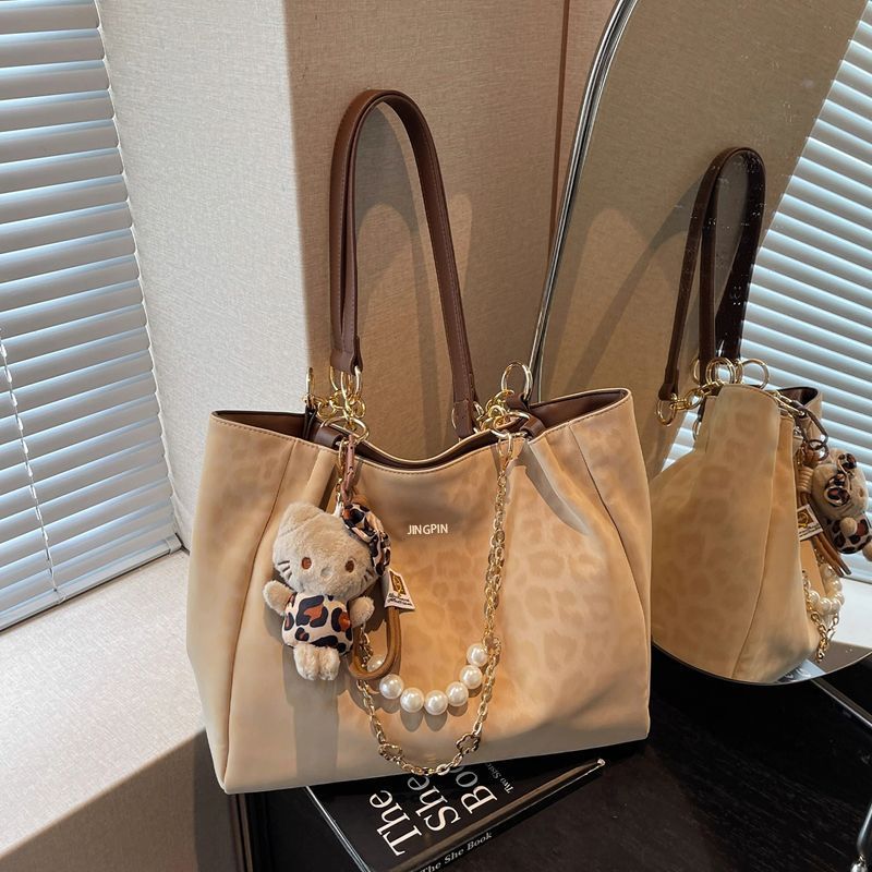 2025 New Arrival Women's Versatile Commuter Tote Bag - High-Quality Pearl Chain Large Capacity Casual Shoulder Bag (Dropshipping) - Thumbnail 2