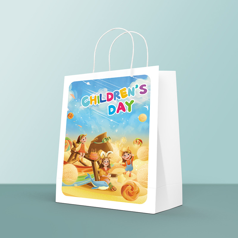 Regalo del Día de los niños Bolsa de papel Kraft Bolsa de regalo de jardín de infantes Bolsa de embalaje de aperitivos Bolsa de papel portátil en stock al por mayor