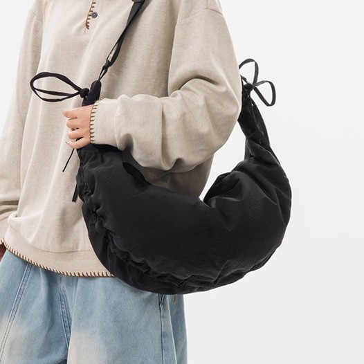New Pleated Crescent Hobo Bag Drawstring Dumpling Bag For Women Large Capacity Stylish Shoulder Bag Commuter Crossbody Bag - Thumbnail 2