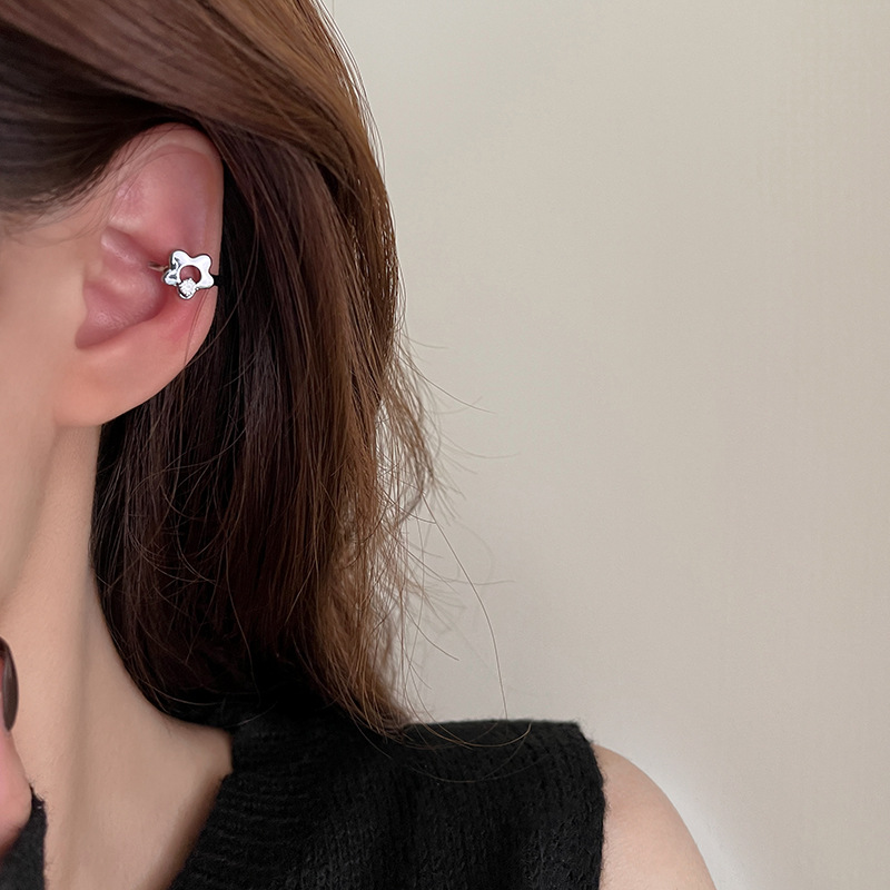 Clip oreja flor sin perforar, estilo coreano elegante, pequeño y fresco
