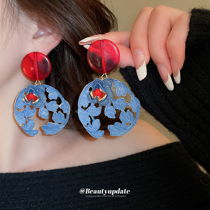 Pendientes de flores pintadas en aerosol rojo y azul con aguja de plata Pendientes de temperamento de nicho estilo de Hong Kong Pendientes retro elegantes de alta gama mujeres