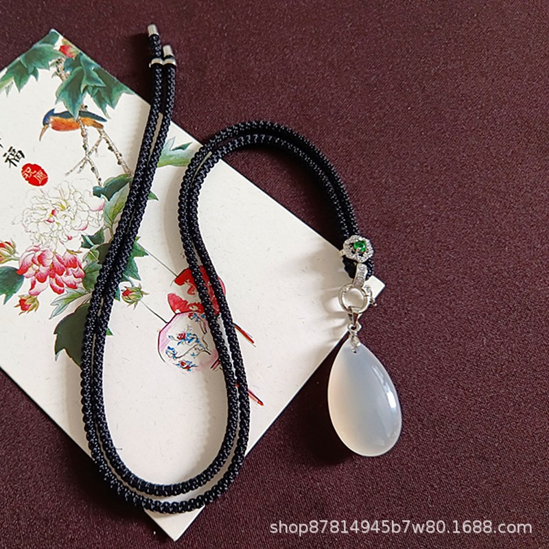 은색 금속 고급 로프가 있는 흰색 칼세도니 물방울(약 31*18mm)