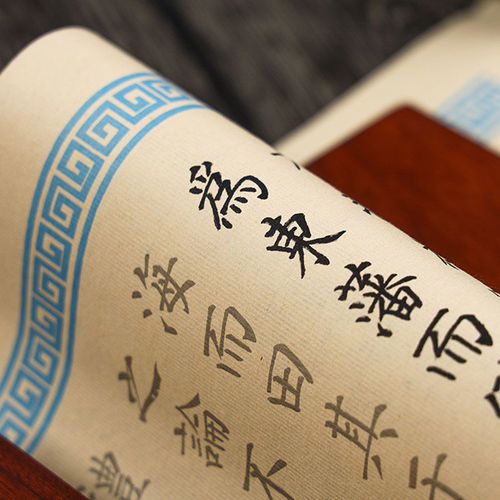 Lin Fu scroll of the same style, 5 meters long, written in regular script by Sima Xiangru and painted red, in a rice paper gift box