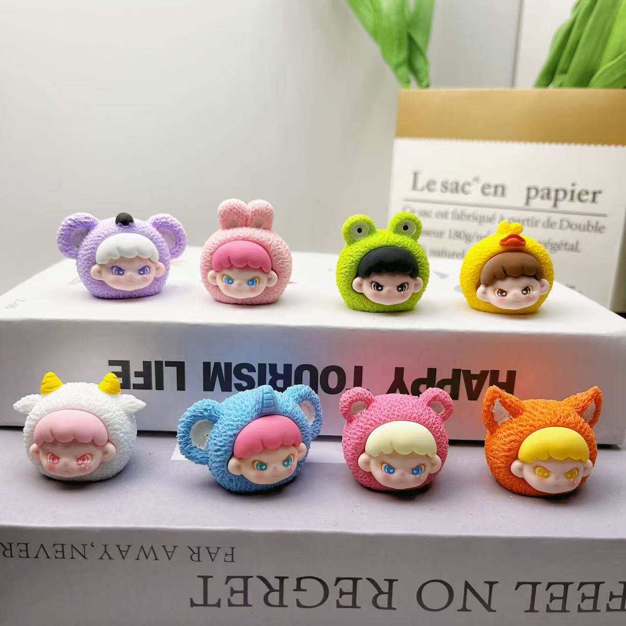 머리카락이 큰 사촌이 무작위로 섞인 머리카락