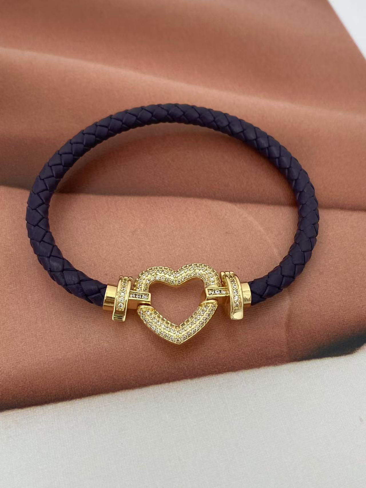 11g Weight Copper Pendant Material Bracelets Classification Leather Rope Chain Material Woven Chain Chain Type 1 Piece Quantity Holiday, Daily Occasion Leather rope, Copper Material Heart Shape Pattern Unisex Gender Vintage Style, Classic Style Style Vintage Style Classic Style Heart Shape Leather Rope Copper Woven Chain String Bracelets Wholesale 11