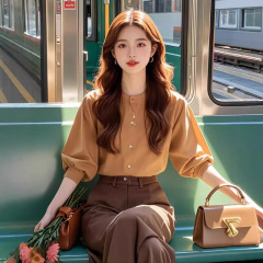 秋には高級感のある婦人服の洋風職業小香風カレーシャツのワイドパンツセットを着ています。