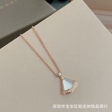 V金高品质 B家成人礼 大牌平替项链 CNC精工扇形天然白贝母项链