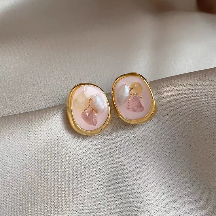 Q61 earrings