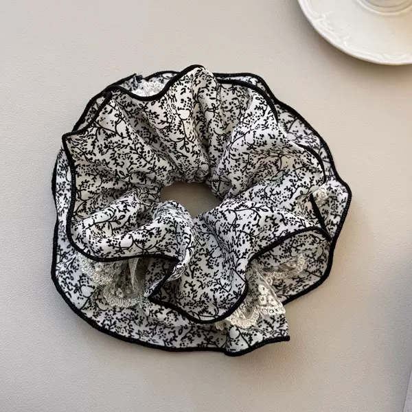 1025# Beige floral hair tie