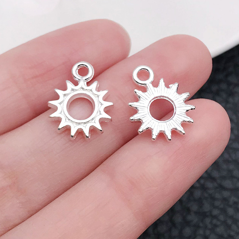 五色レトロ透かし彫り星月太陽合金ペンダント手作りブレスレットキーホルダーアクセサリーアクセサリーペンダント|undefined