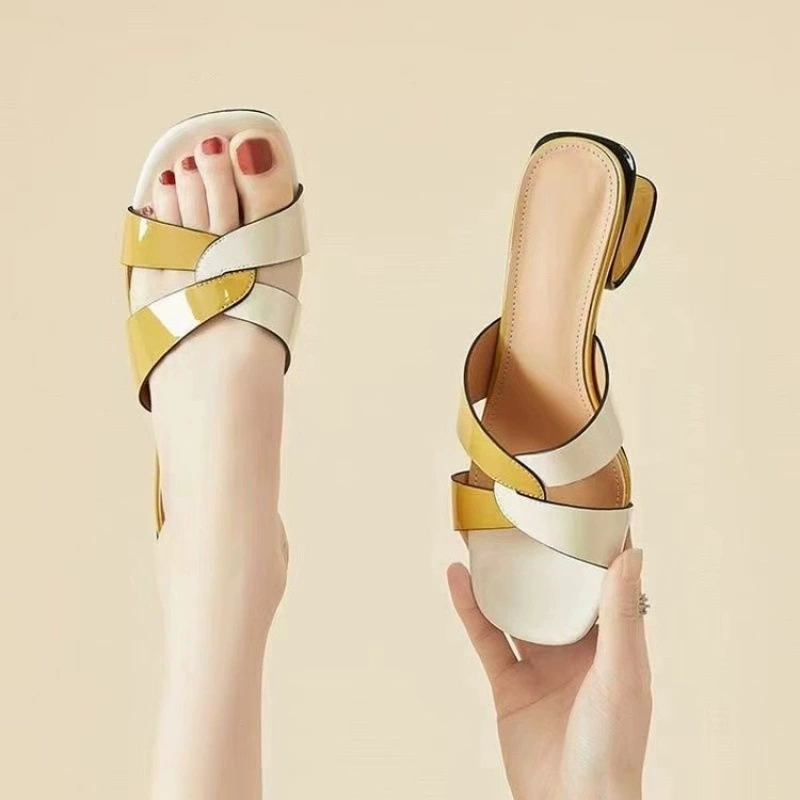 2025 сандалии универсальные высококачественные мягкие кожаные сандалии с изысканным стилем оптом верхняя одежда мягкие кожаные тапочки в корейском стиле для трансграничной торговли