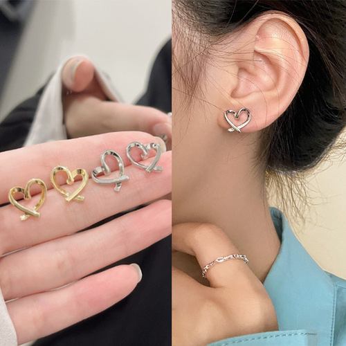 S925 Silver Sweet Heart Stud Earrings for Women, Hollow Design, Unique and Chic Earrings, High-end, Stylish and Versatile, Instagram-style Ear Decorations