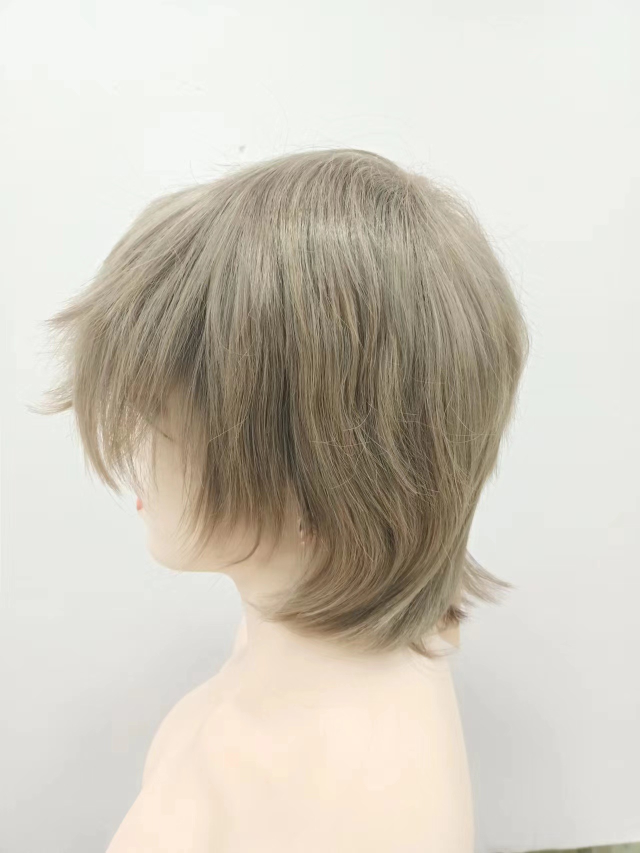 Peluca de fibra química al por mayor, peluca gris corta de seda de alta temperatura, mecanismo completo