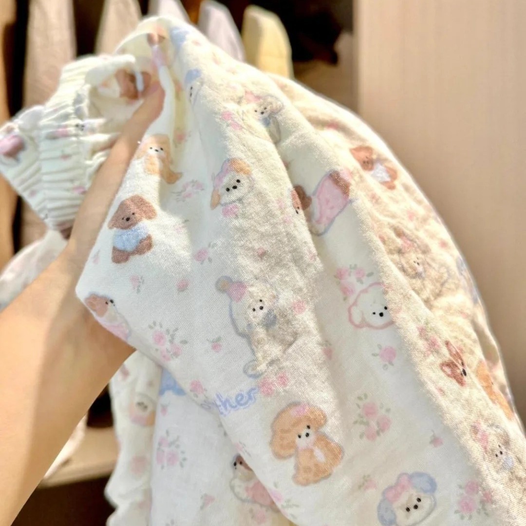 Cute long-sleeve with a round collar