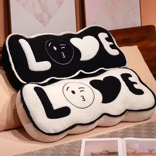 Подушка Nics с надписью love большая для дивана и спальни