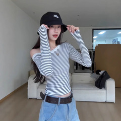 韩系白色条纹斜领露肩长袖t恤女秋季修身显瘦短款单穿超好看上衣