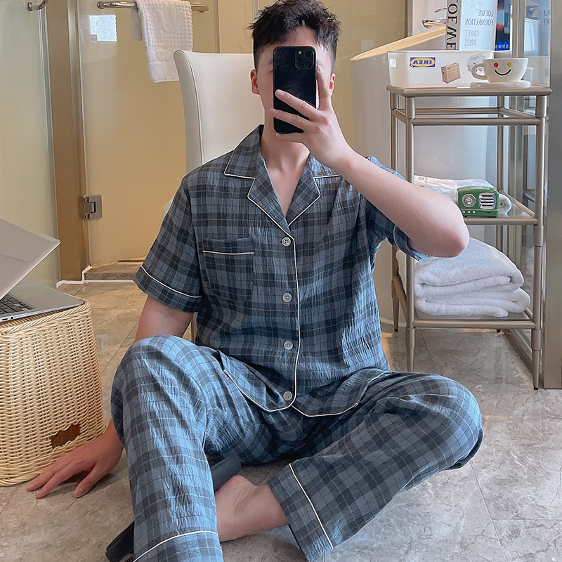 회색빛 도는 녹색