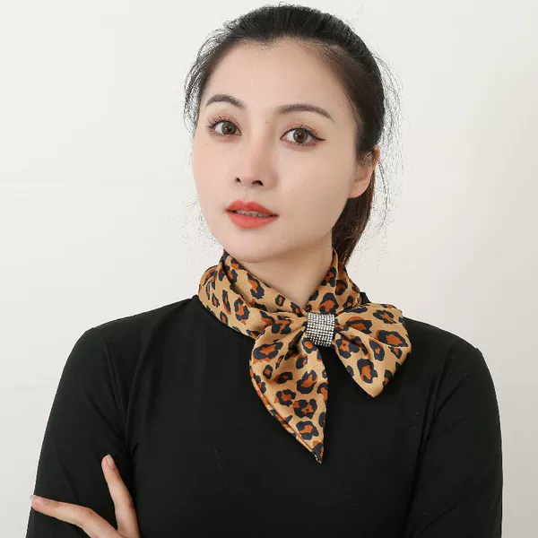 Flash diamond scarf [yellow leopard print]