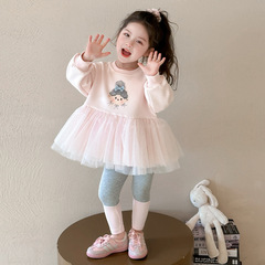 女の子の春秋のネットの紗の小さい女の子のスーツの2025韓国版の流行のキャンパスの2つのセットは子供服のファッションを代行します。