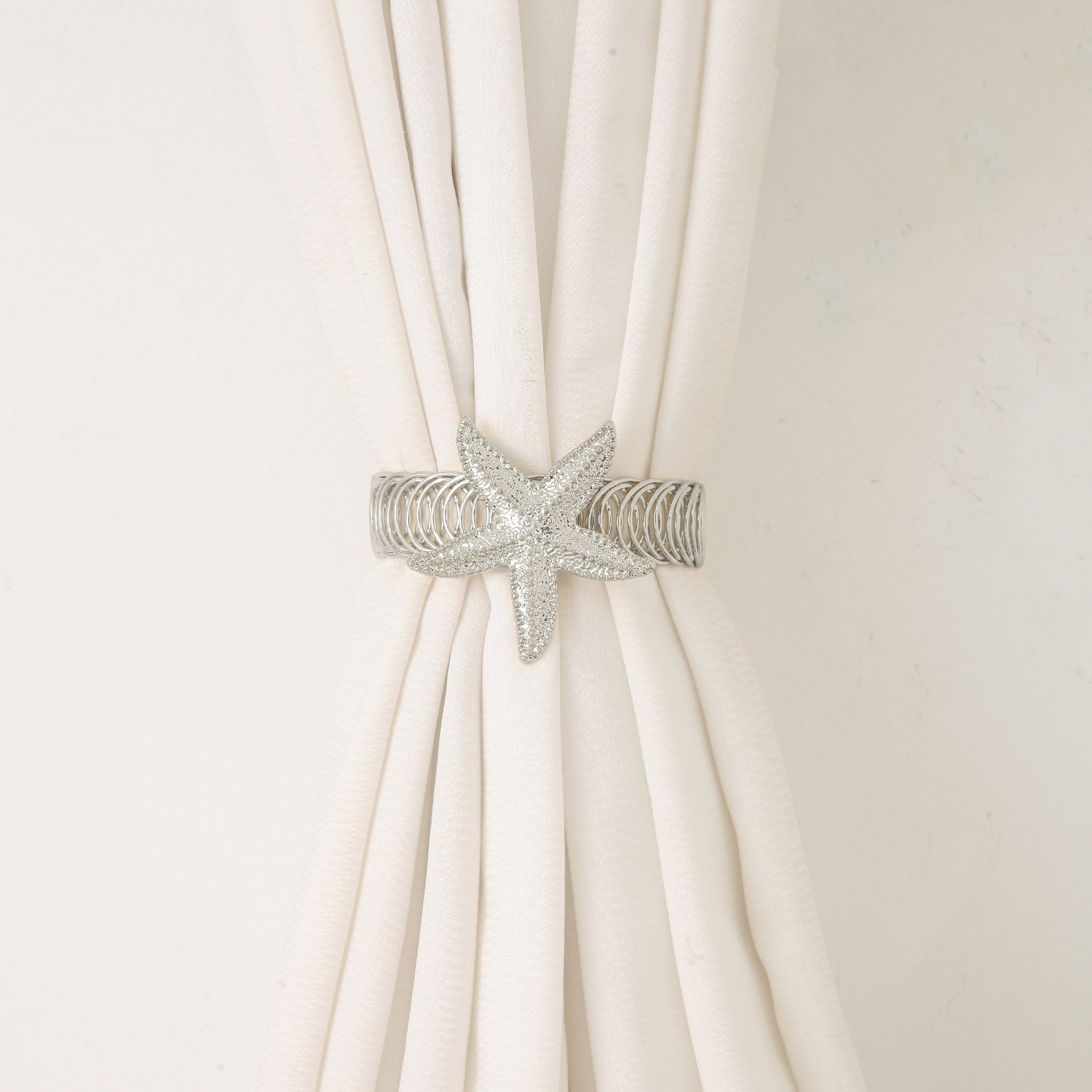 Abraçadeira de cortina com coração e pérolas elegante_voghion.com