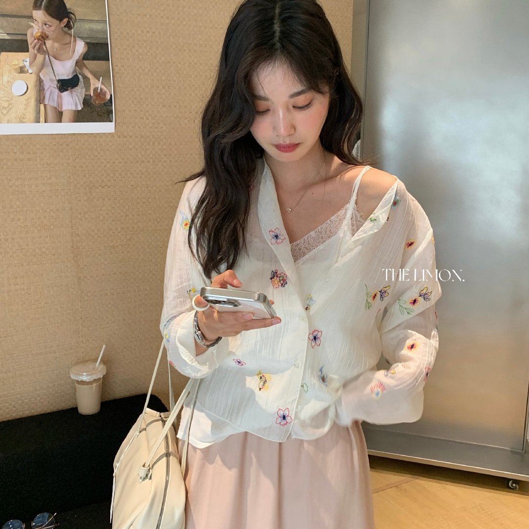 Áo sơ mi nữ tay dài thêu hoa phong cách đồng quê — trắng ngà