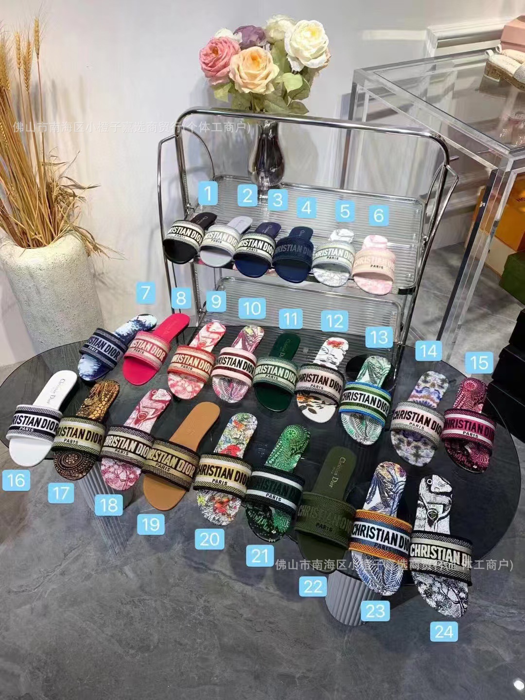 2025 primavera y verano nuevas zapatillas para mujeres con zapatillas de cuero plana en la moda d letras bordadas zapatillas frías