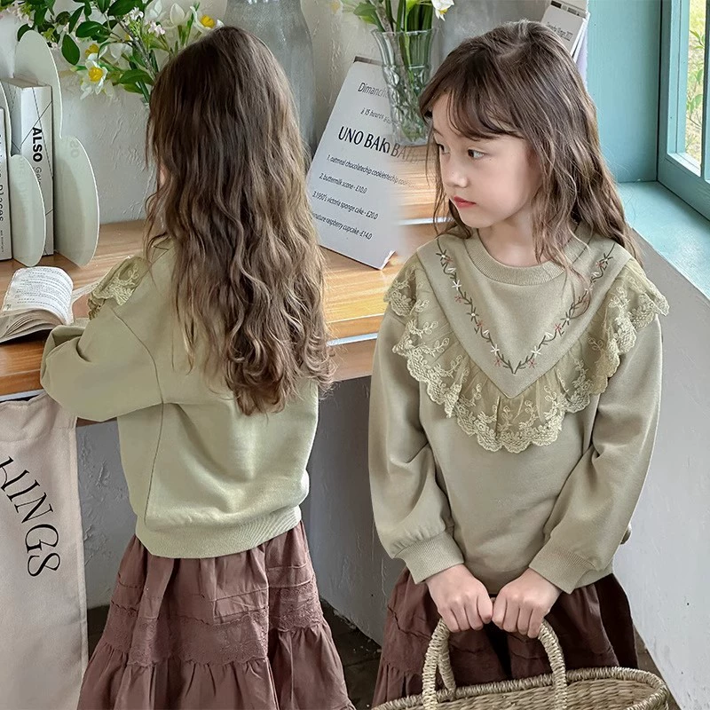 Корейская версия иностранного стиля 2025 новая девушка свитер весенний детский нижний свитер для девочек повседневный дикий кружевной прилив топ