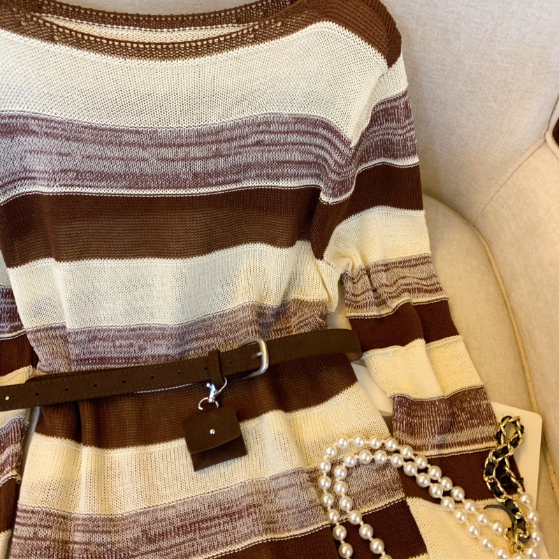 Vêtements pour femmes - Pull rayé style coréen et châle tricoté - Ensemble deux pièces de haute qualité pour l'automne : haut, chemise à manches longues, idéal pour les occasions formelles et décontractées._voghion.com