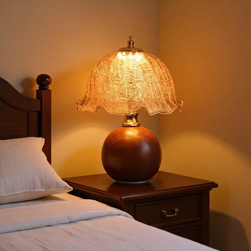 French-Style Vintage Table Lamp, Bedroom Bedside Atmosphere Lamp, Light Luxury High-End Mushroom Lamp, Bedside Table Decoration, Creative New Design