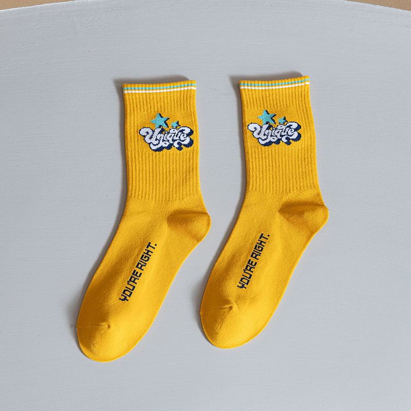 Calcetines de marea deportiva digital de algodón peinado Calcetines de algodón de color sólido calcetines de los hombres de otoño e invierno alta elástica calcetines marea al por mayor