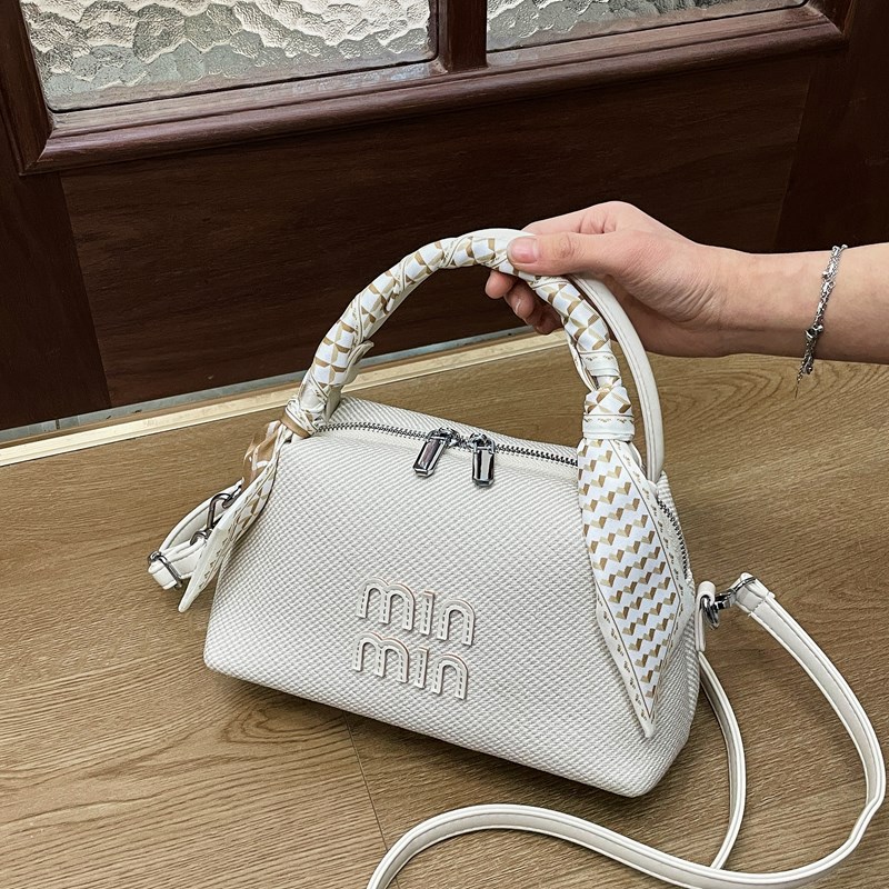 Nuevo estilo coreano ins moda versátil bolso de mano pequeño nicho lujo ligero de alto nivel sensación de hombro mochila para enviar bufandas de seda