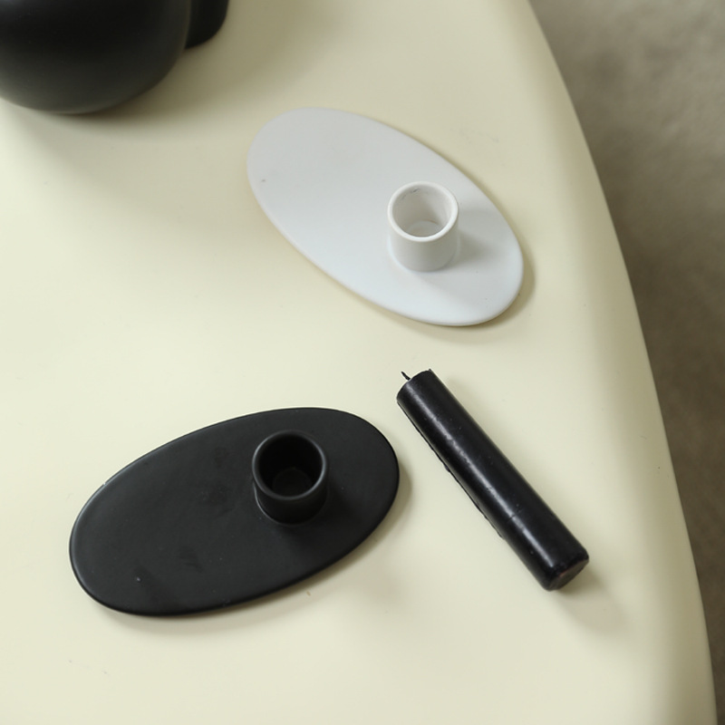 Decoración de mesa de cerámica elíptica moderna creativa decoración de escritorio suave artesanía creativa asiento de vela en blanco y negro