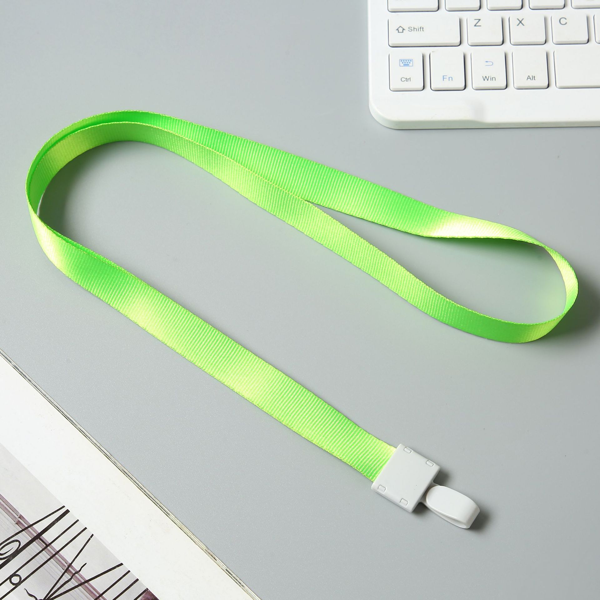 Juego de tarjetas de identificación cordón procesamiento al por mayor impresión l cuerda de tarjeta de estudiante exhibición gancho de plástico de oficina del campus cordón de protección ambiental