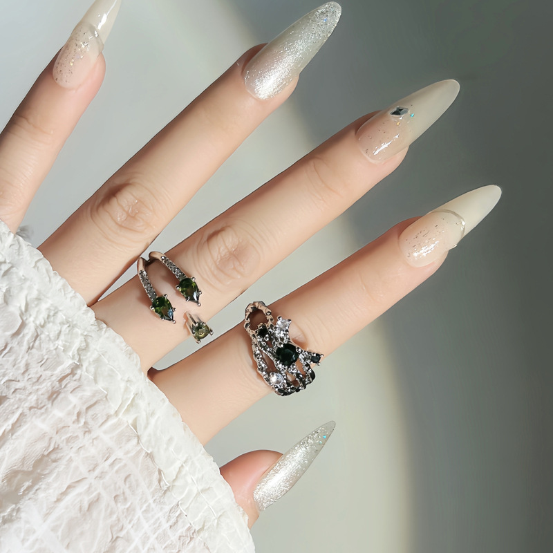 불규칙한 질감의 주름진 여성용 다층 오픈 링 올리브 그린 워터 드롭 지르콘 심플 라이트 럭셔리 틈새 집게 손가락 반지