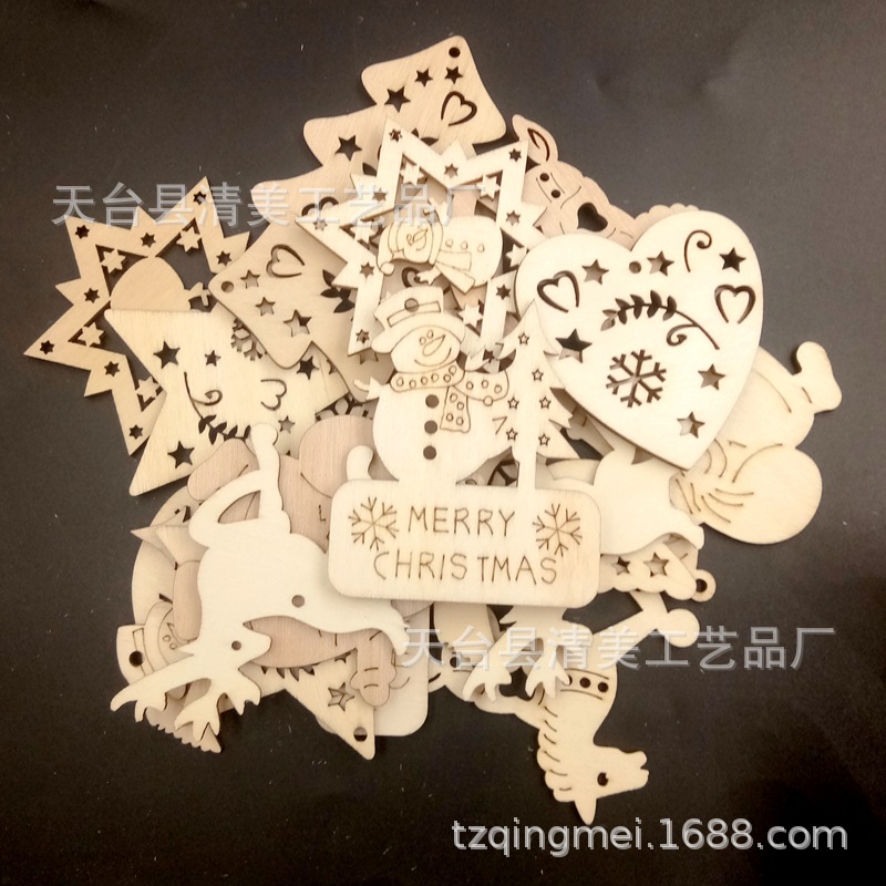 Colgante de decoración navideña de 7cm Copo de nieve Piezas de madera Suministros navideños al por mayor 6 piezas cada uno, un total de 54 piezas para un juego