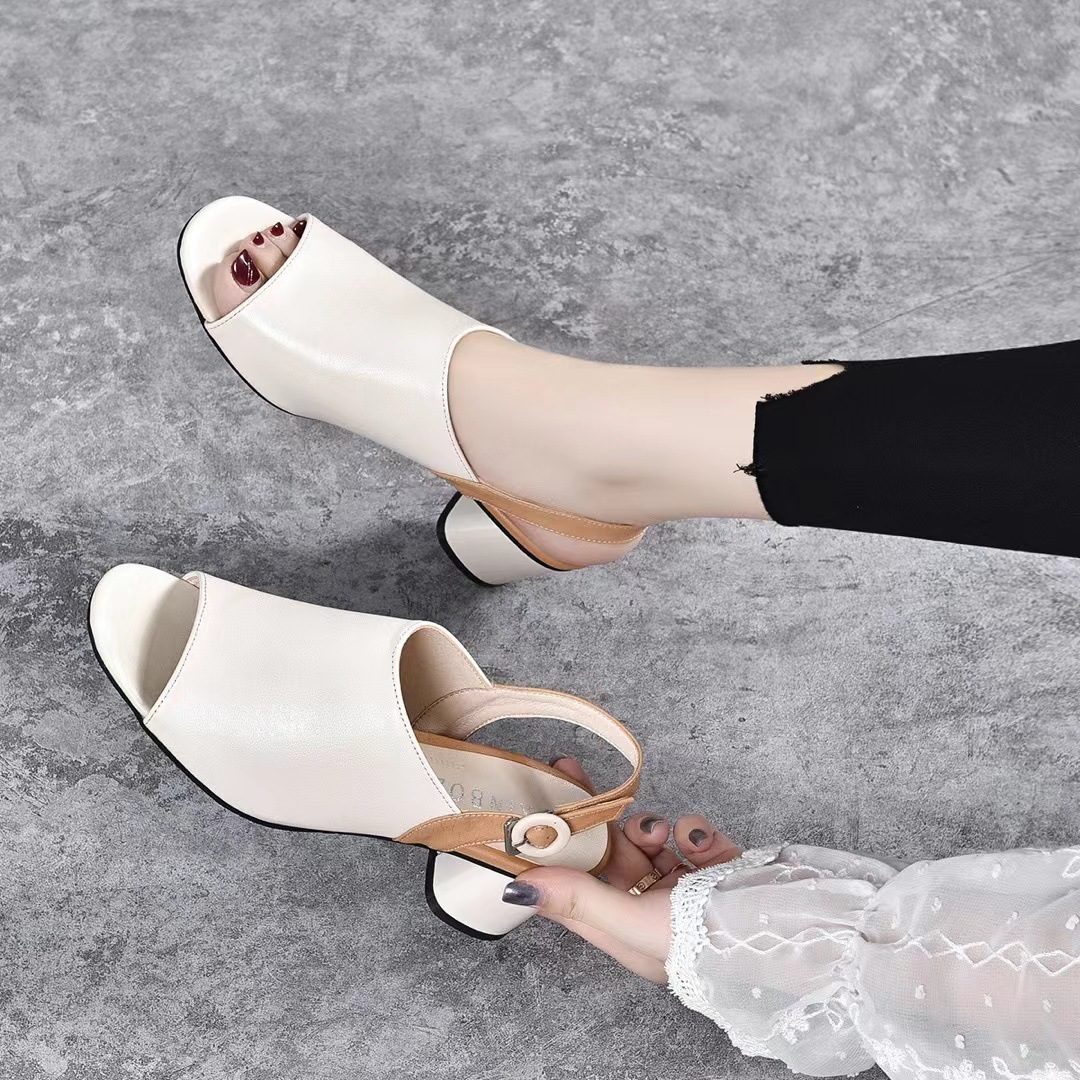 Sandal nữ quai ngang da mềm mũi hở gót vuông phong cách La Mã — Màu be