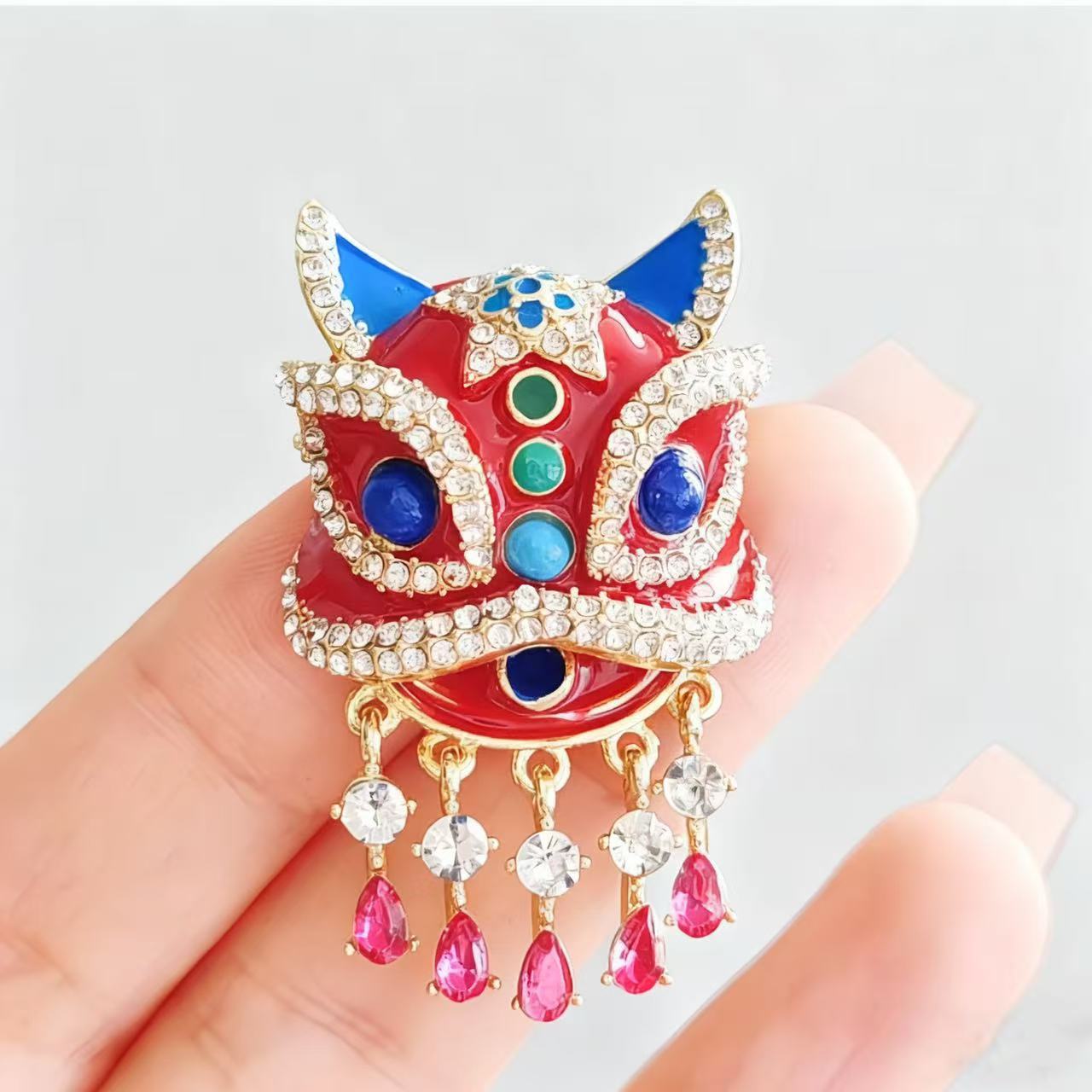 New Red Chinese-Style Lion Brooch and Earrings, High-End Exquisite Light Luxury Suit Accessories, High-End Brooch