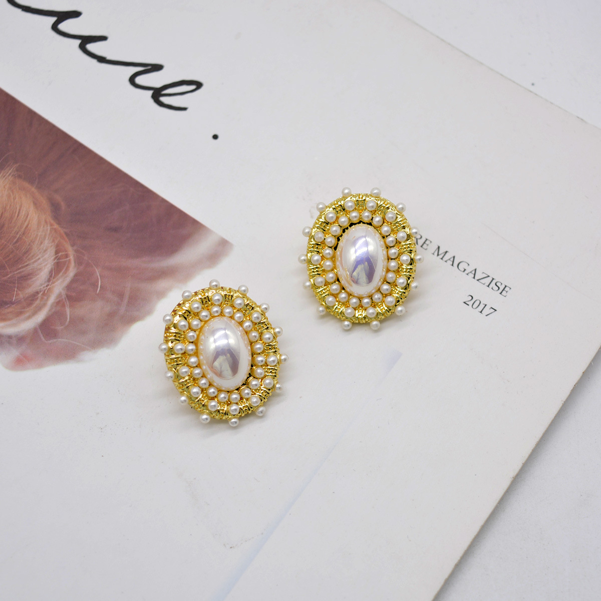 Fashion Pearl Earrings Simple Retro Alloy Stud Earrings display picture 2