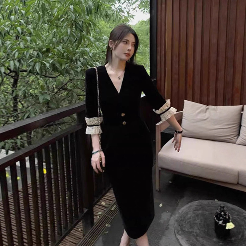 法式赫本风V领黑色丝绒连衣裙收腰显瘦小众小黑裙礼服|undefined
