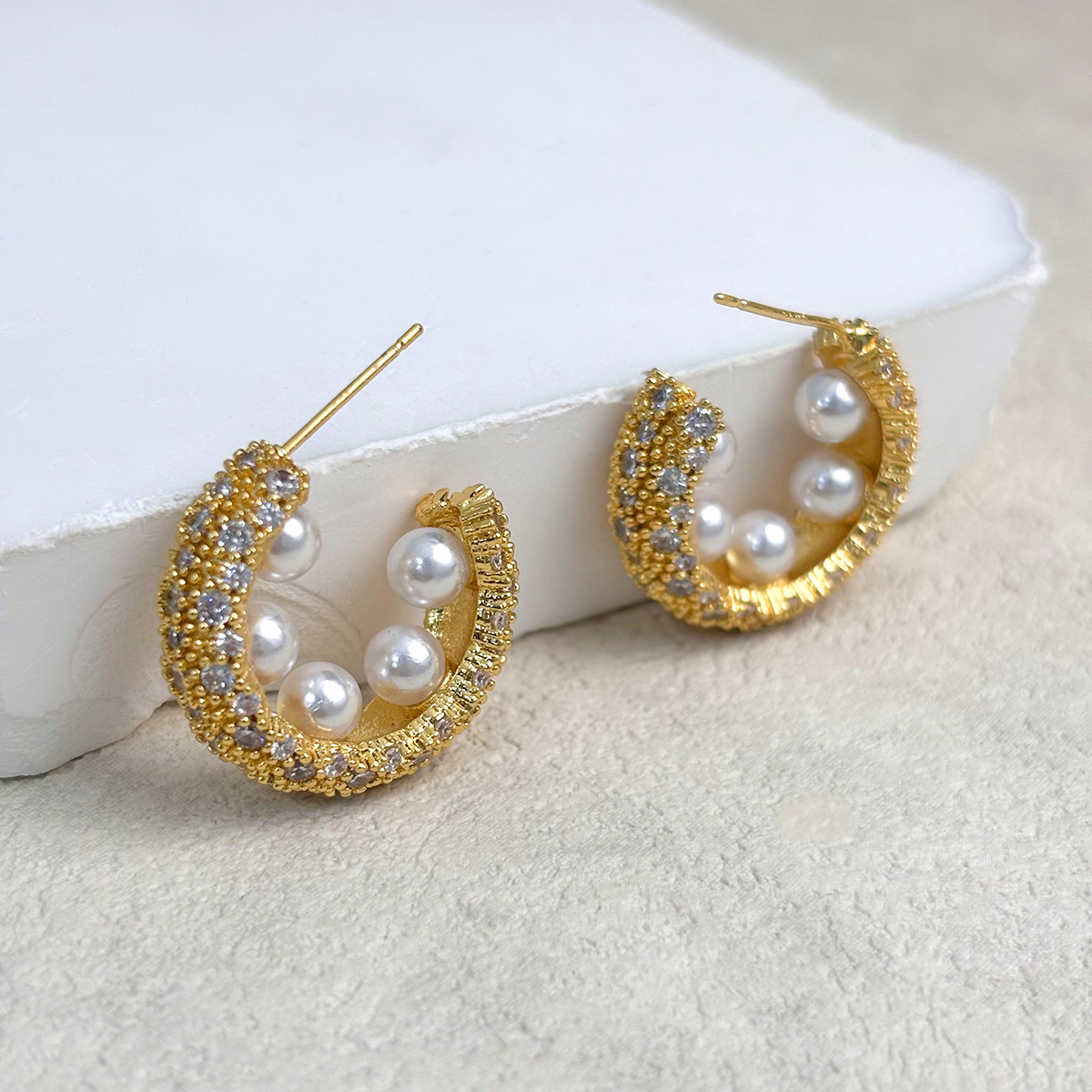Holiday Occasion 1 Pair Vacation Simple Style Solid Color Inlay Copper Pearl Ear Studs
