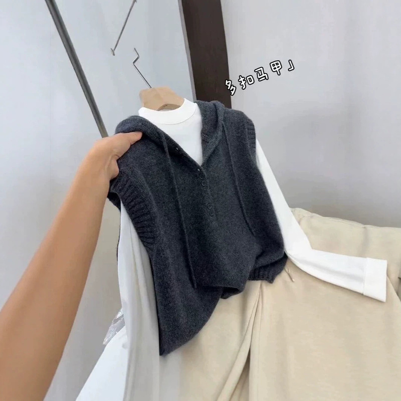 Plus-size stylish knitted hooded vest for women, autumn Korean-style loose slimming sleeveless sweater vest top for plus-size ladies Plus-size stylish knitted hooded vest for women, autumn Korean-style loose slimming sleeveless sweater vest top for plus-size ladies