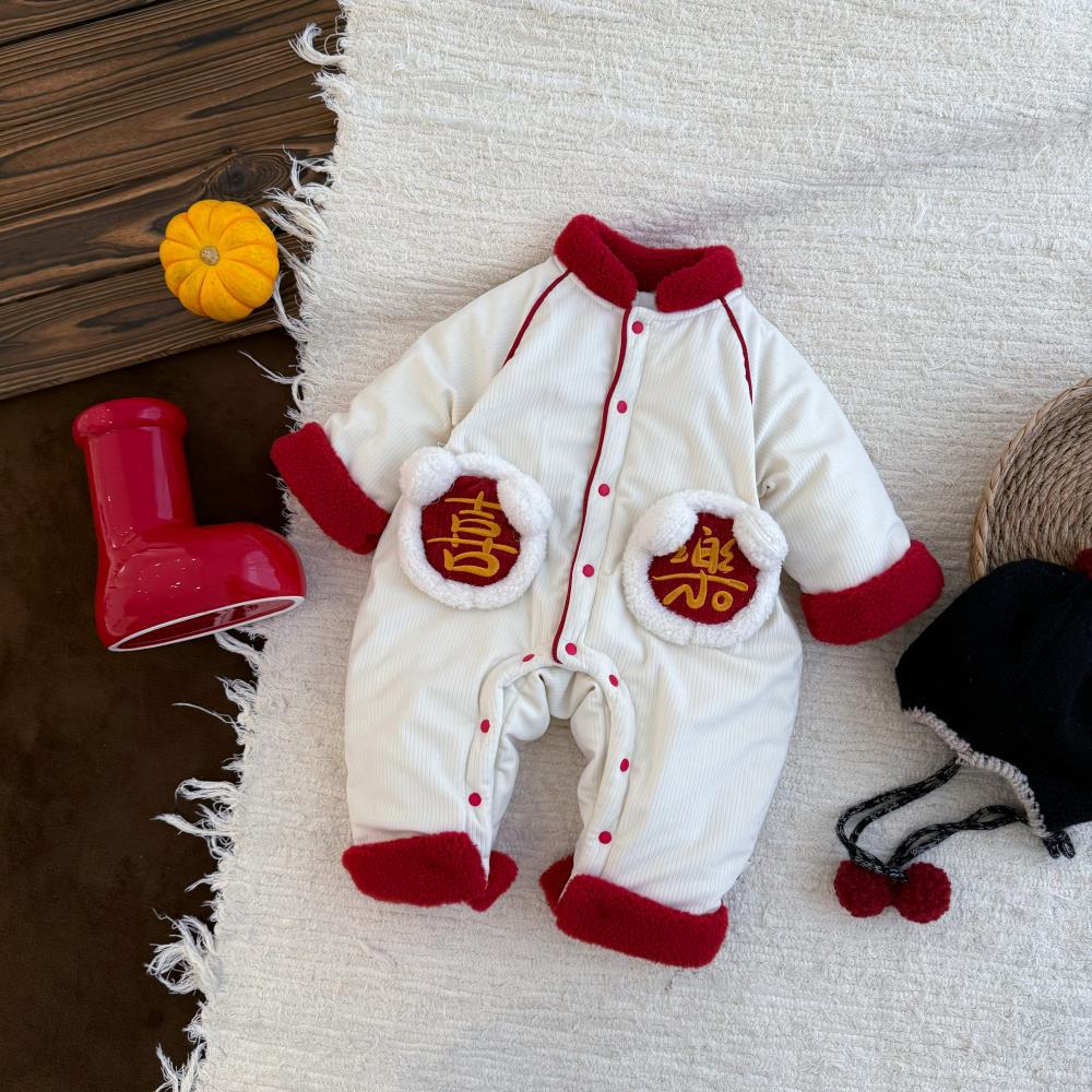 Invierno 2025 Manga larga engrosada estilo occidental gatee para bebé estilo chino bebé hombre de una pieza abrigo de algodón cálido engrosado