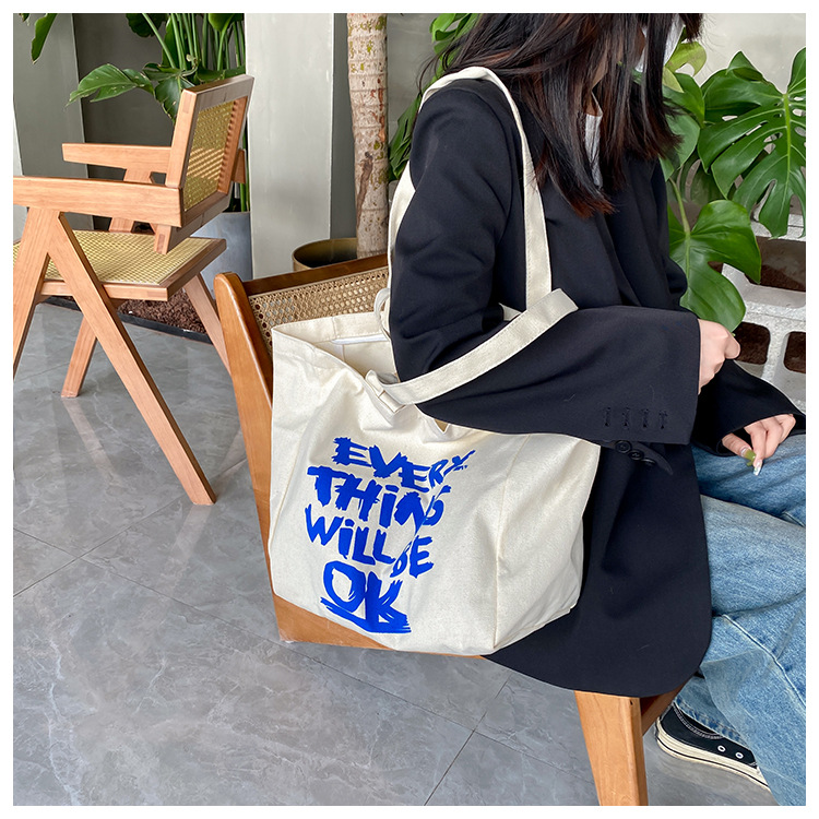 A large-capacity, sturdy Japanese-style canvas bag for women, a new 2022 simple bento handbag for girls to go to work undefined