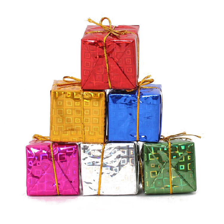 Paquete de regalo pequeño transfronterizo Paquete de regalo láser de espuma navideña Adornos de árbol de Navidad Colgante Decoración de color Paquete de regalo pequeño