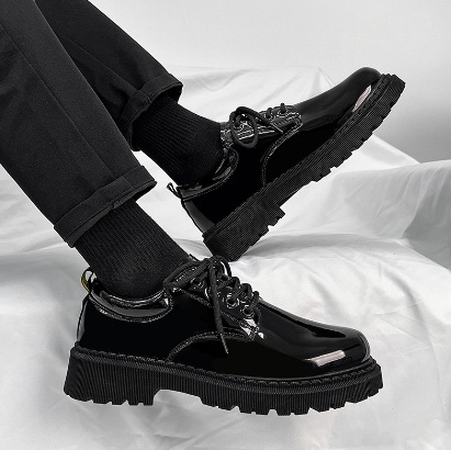 Zapatos de cuero para hombres de otoño nuevo estilo de Hong Kong retro Inglés brillante ropa de moda universal vestido formal zapatos de boda novio